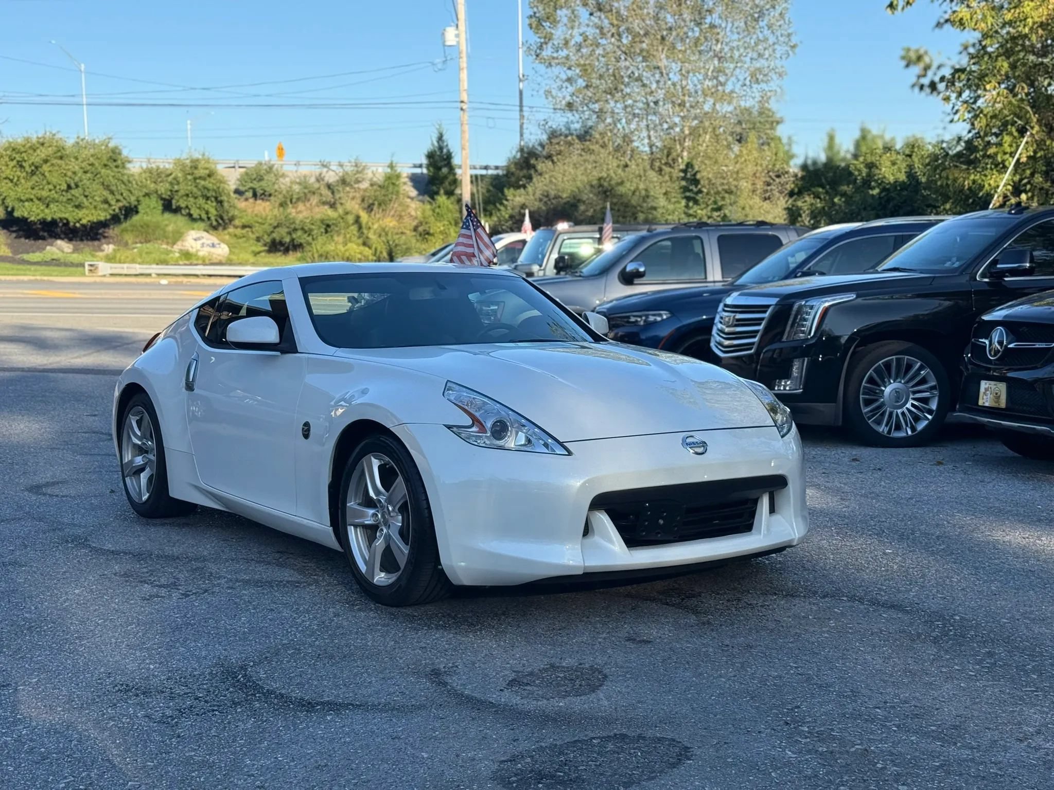 Used 2011 Nissan 370Z Coupe RWD image 2