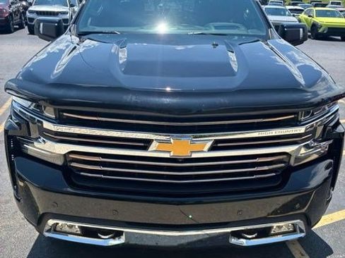 Used 2020 Chevrolet Silverado 1500 High Country w/ Technology Package AWD/4WD image 2