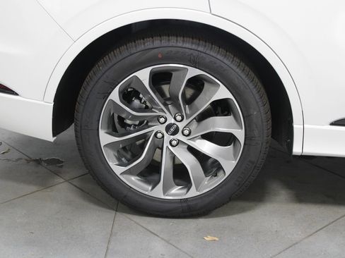 New 2026 Lincoln Aviator 2WD w/ Jet Appearance Package image 13