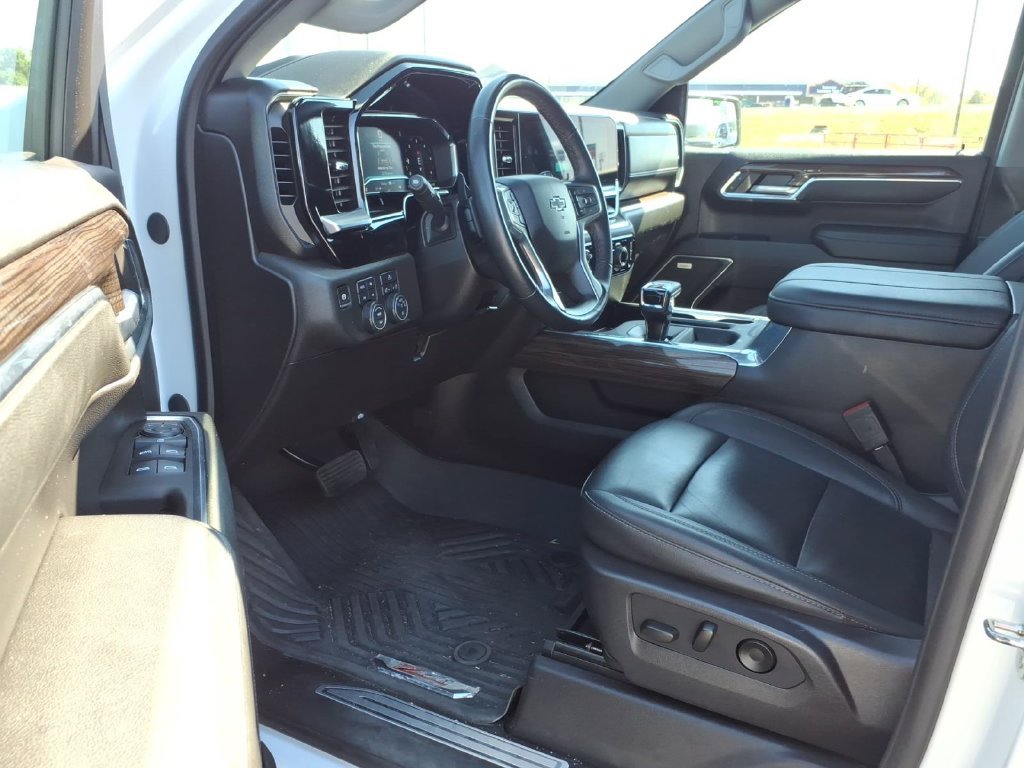 Used 2024 Chevrolet Silverado 1500 RST w/ Convenience Package II AWD/4WD image 6