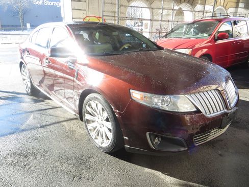Used 2009 Lincoln MKS AWD image 3