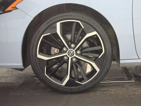 Used 2023 Nissan Altima 2.5 SR FWD image 6