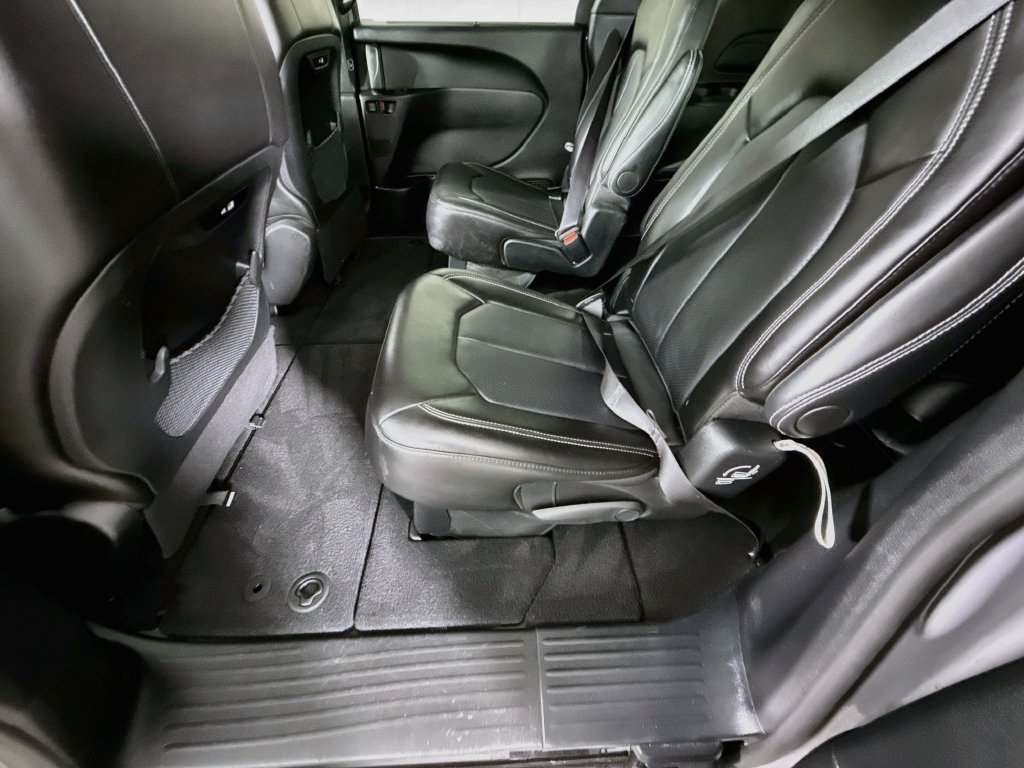 Used 2025 Chrysler Pacifica Select FWD image 28