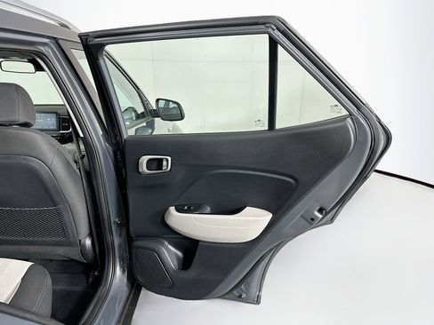 Used 2023 Hyundai Venue SEL image 29