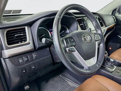 Used 2019 Toyota Highlander Limited AWD/4WD image 9