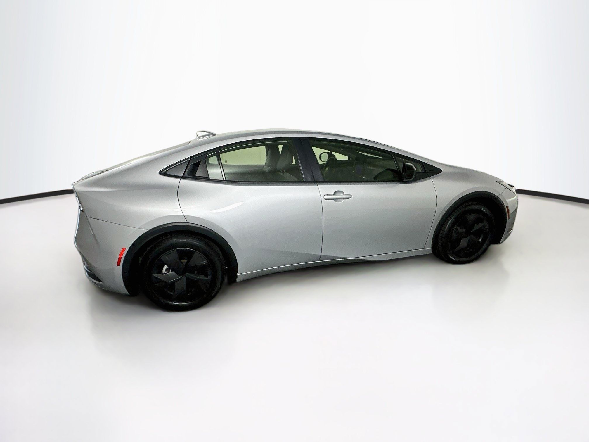 Used 2025 Toyota Prius LE FWD image 10
