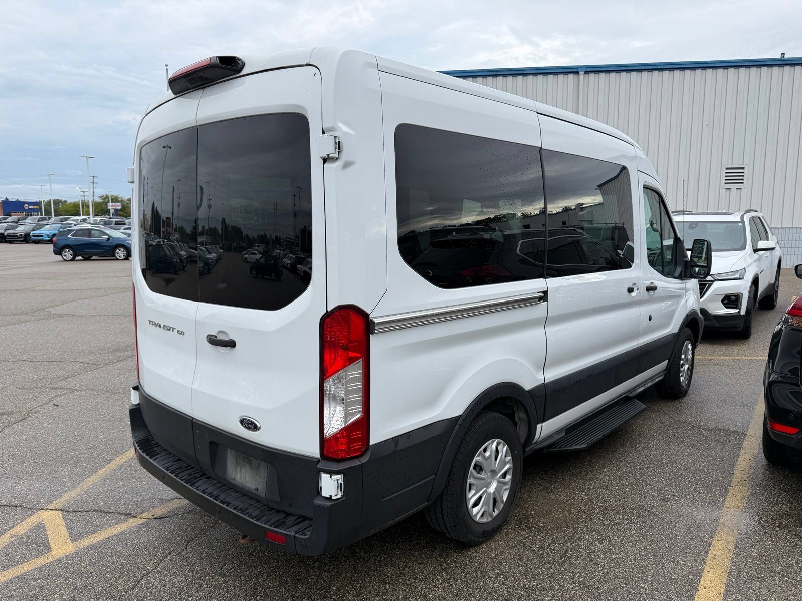 Used 2019 Ford Transit 150 XLT RWD image 2