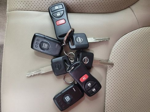 Used 2015 Nissan Frontier SL AWD/4WD image 32