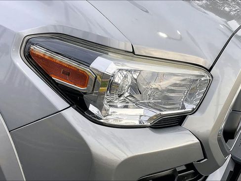 Certified 2020 Toyota Tacoma SR5 image 27