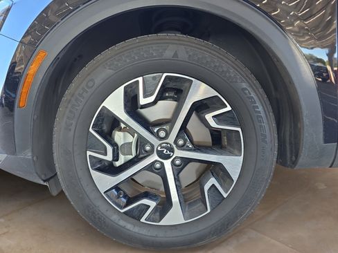 Certified 2024 Kia Sportage EX image 29