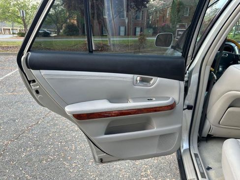 Used 2006 Lexus RX 330 FWD image 17