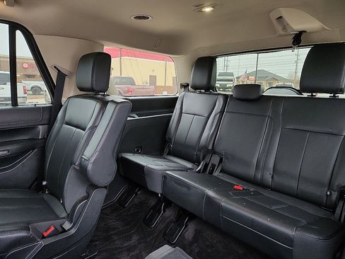 Used 2022 Ford Expedition XLT image 5