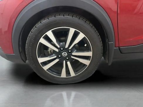 Used 2019 Nissan Kicks SV FWD image 28
