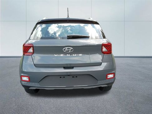 Used 2024 Hyundai Venue Limited FWD image 4