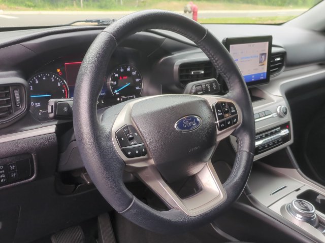 Used 2023 Ford Explorer XLT AWD/4WD image 31