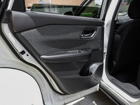 Used 2023 Nissan Rogue SV FWD image 46