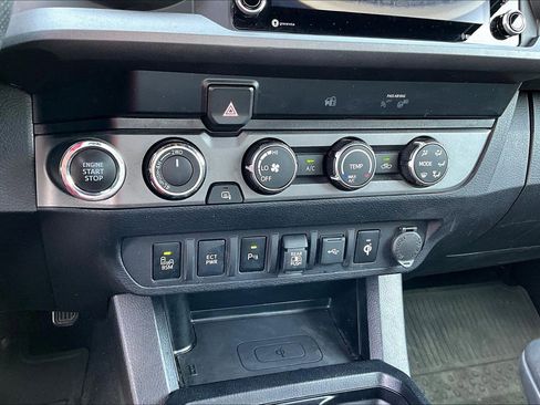 Used 2020 Toyota Tacoma TRD Sport w/ Technology Package image 14