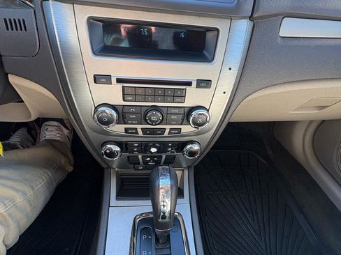 Used 2011 Ford Fusion S image 18