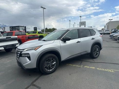 Used 2024 Nissan Rogue S FWD image 5
