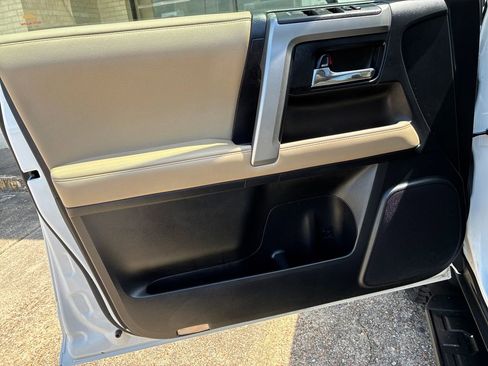 Used 2019 Toyota 4Runner SR5 Premium AWD/4WD image 11