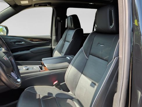 Used 2023 Cadillac Escalade Premium Luxury AWD/4WD image 17