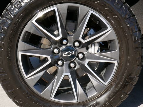 Used 2021 Chevrolet Suburban Z71 w/ Rear Media and Nav Package image 19