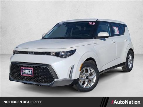 Used 2023 Kia Soul LX w/ LX Technology Package FWD image 1