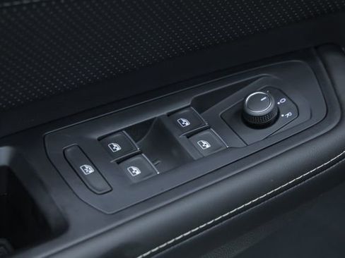 New 2026 Volkswagen Atlas Cross Sport SE FWD image 28