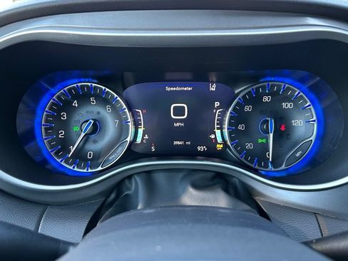 Used 2025 Chrysler Pacifica Select FWD image 49