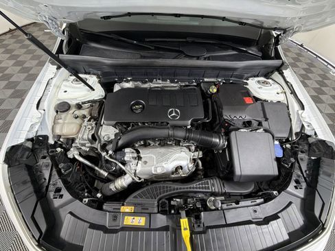 Used 2021 Mercedes-Benz GLB 250 4MATIC image 27