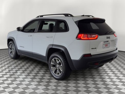 Used 2019 Jeep Cherokee Trailhawk image 3