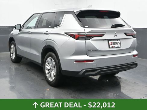 Used 2025 Mitsubishi Outlander ES image 10