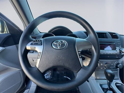 Used 2012 Toyota Highlander FWD w/ Tech Pkg image 12
