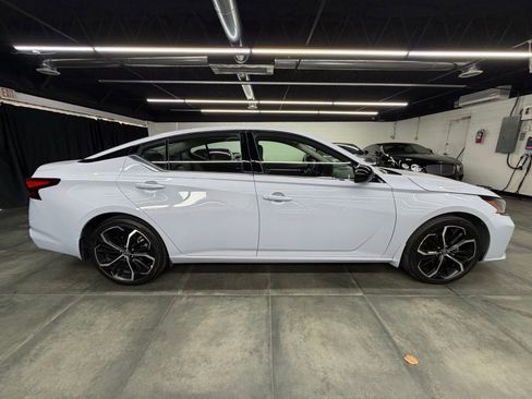 Used 2024 Nissan Altima 2.5 SR w/ SR Premium Package image 8