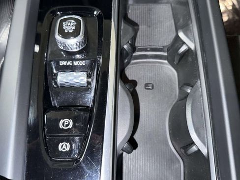 Used 2019 Volvo XC60 T8 R-Design image 23