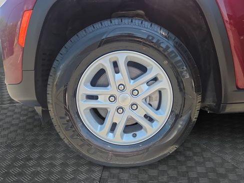 Used 2024 Jeep Grand Cherokee Laredo RWD image 32