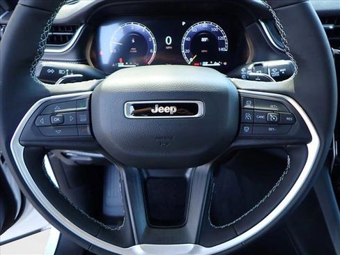 New 2025 Jeep Grand Cherokee Laredo X w/ Luxury Tech Group I image 15