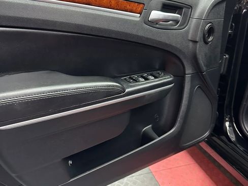 Used 2013 Chrysler 300 RWD image 8