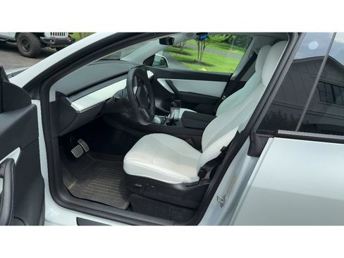 Used 2022 Tesla Model Y Performance AWD/4WD image 5