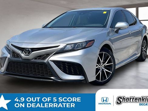 Used 2023 Toyota Camry SE FWD image 1