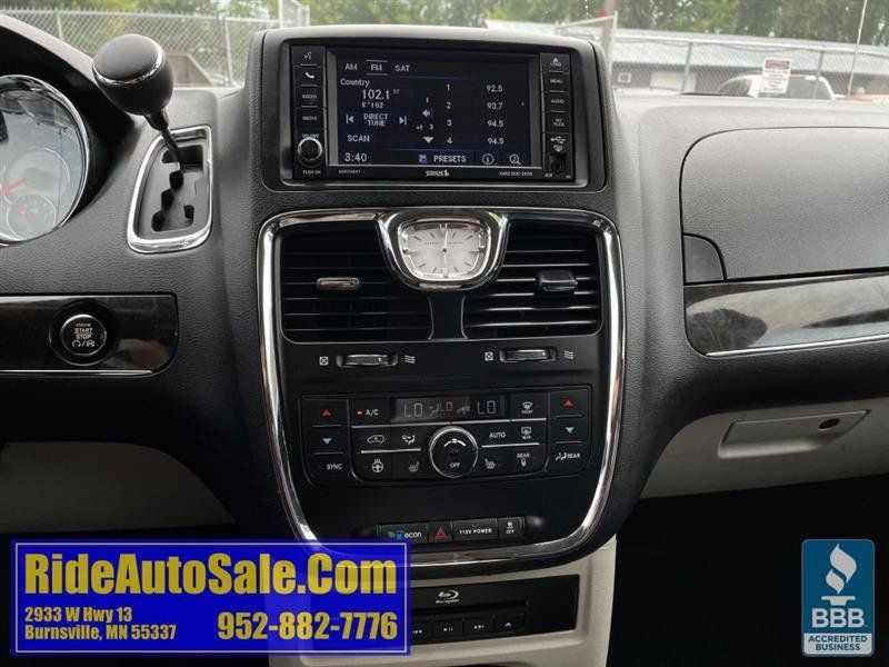 Used 2013 Chrysler Town & Country Touring-L w/ Driver Convenience Group FWD image 20