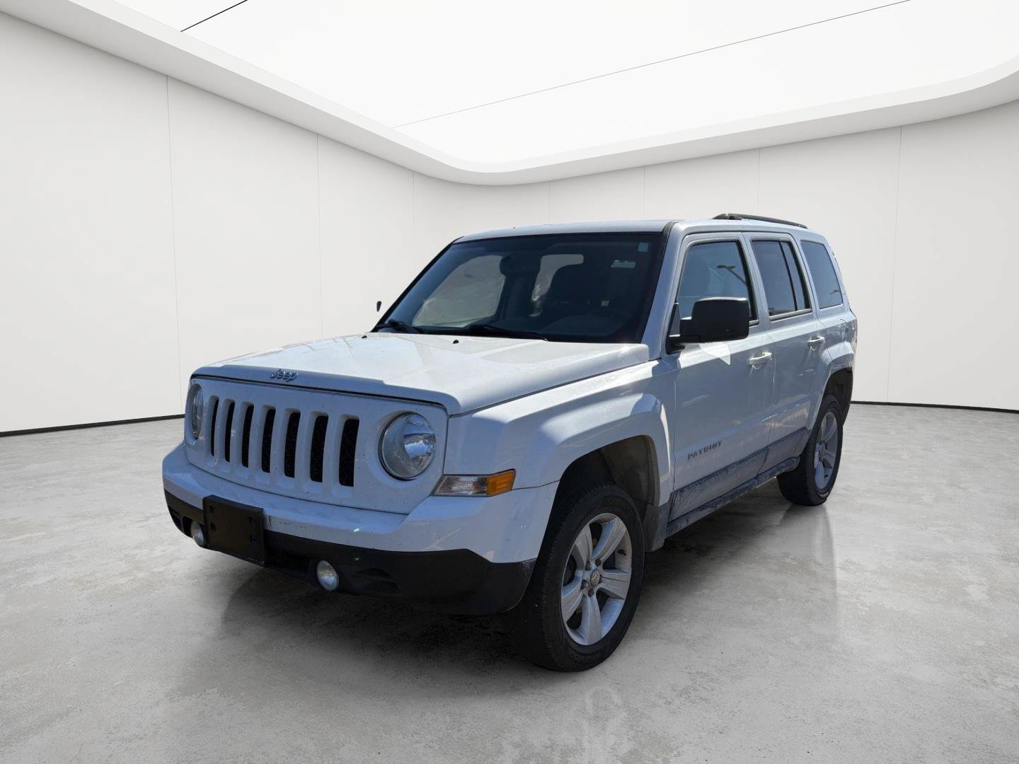 Used 2014 Jeep Patriot Latitude AWD/4WD image 3