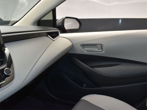 Used 2025 Toyota Corolla LE image 22