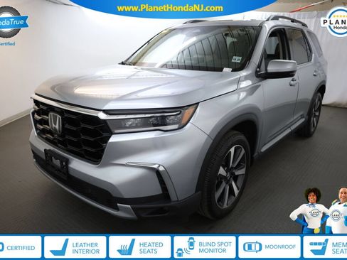 Certified 2024 Honda Pilot Touring image 1