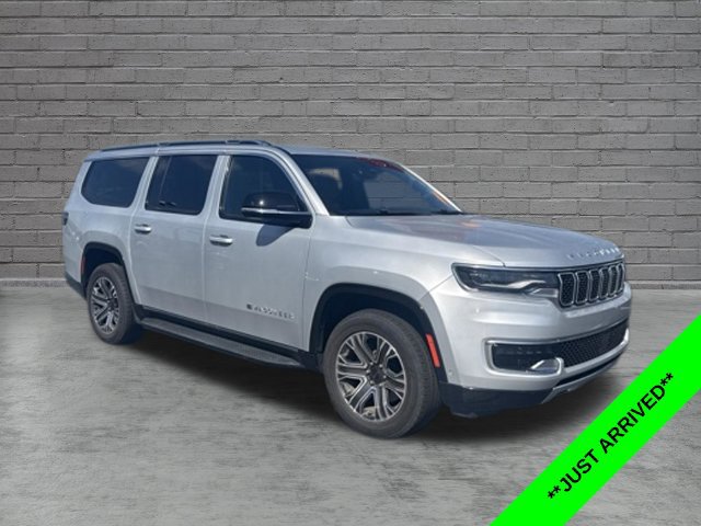 Used 2024 Jeep Wagoneer L Series II w/ Flexible Seating Group RWD image 1