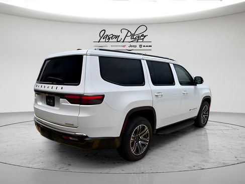 Used 2024 Jeep Wagoneer Series II w/ Flexible Seating Group RWD image 4