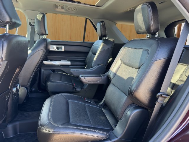 Used 2023 Ford Explorer Limited w/ Equipment Group 301A AWD/4WD image 16