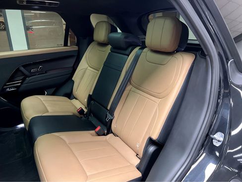 Used 2023 Land Rover Range Rover Sport SE Dynamic image 20