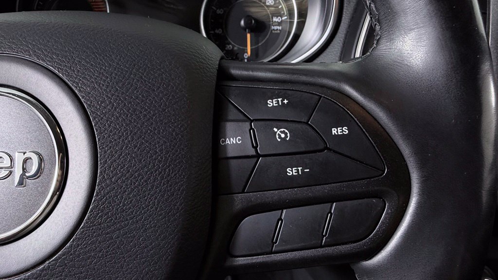 Used 2020 Jeep Cherokee Trailhawk w/ Cold Weather Group AWD/4WD image 18