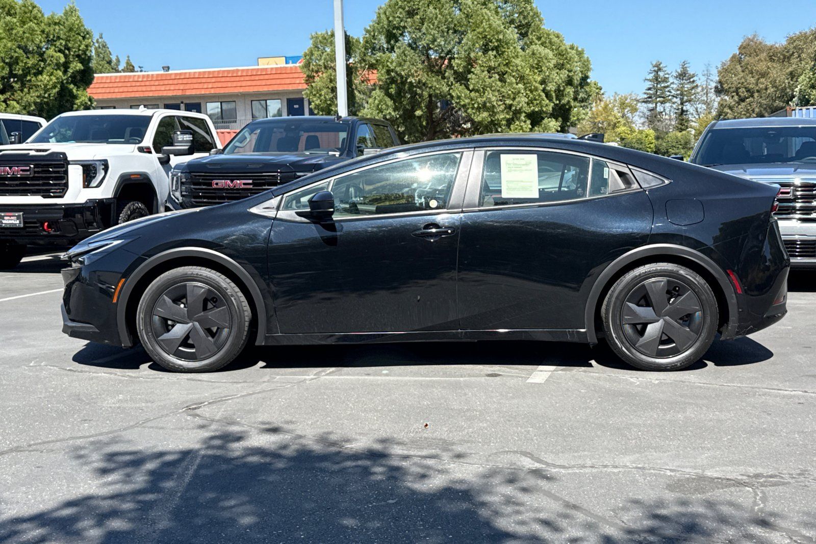 Used 2025 Toyota Prius LE FWD image 8